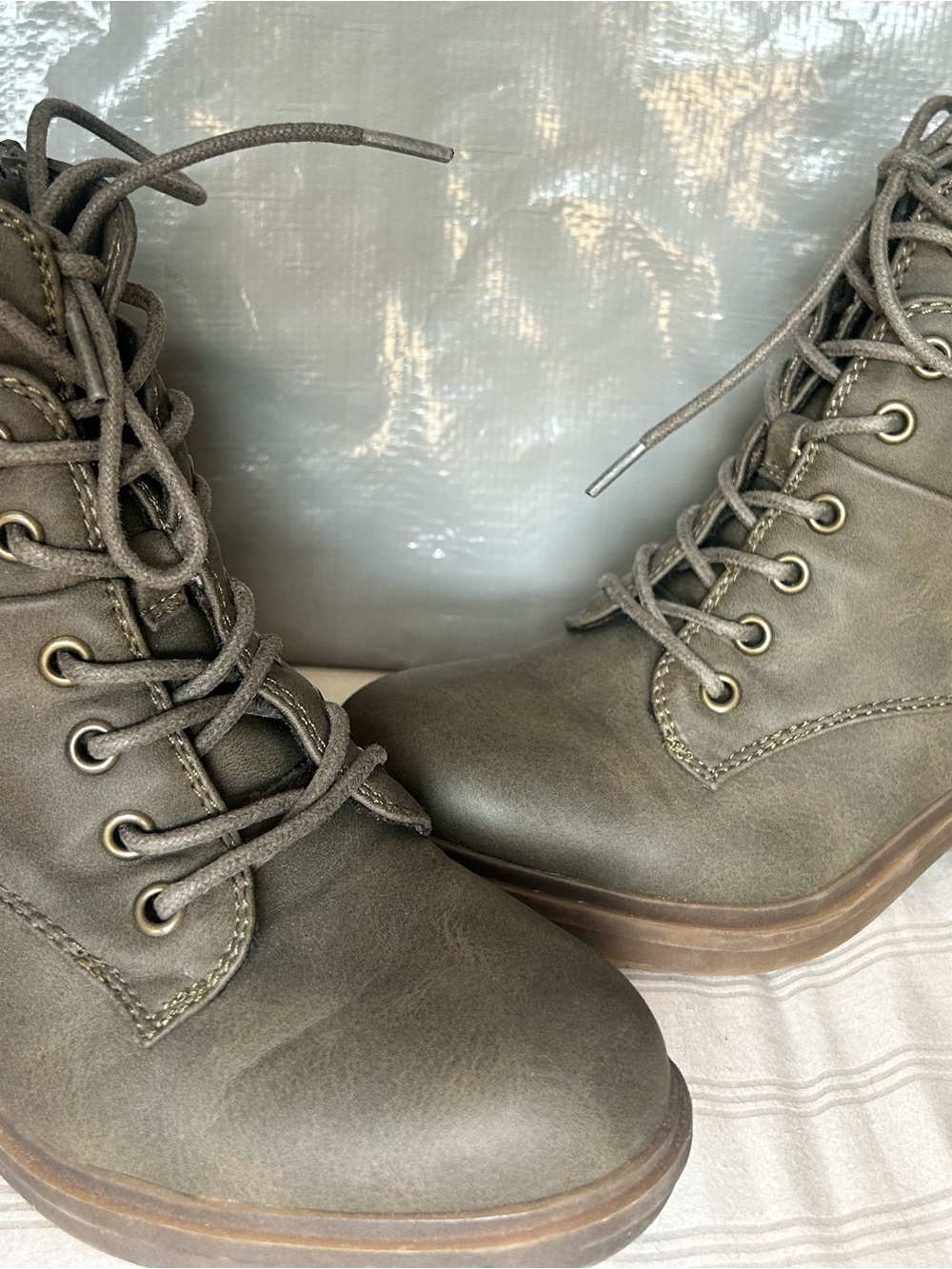 Women’s Crown Vintage Chandler lace up heels boots with side zipper 7.5